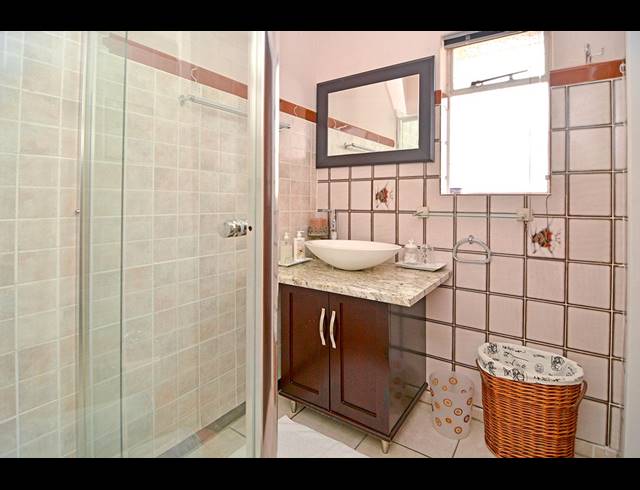 8 BEDROOM HOUSE FOR SALE IN MORNING HILL